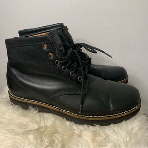 ROOTS lace up boots